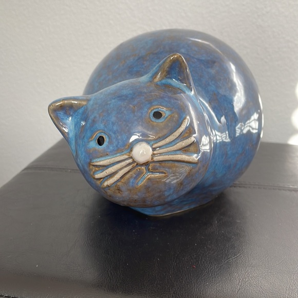 Ceramic Cat 🐈‍⬛ - Picture 2 of 5